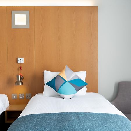 Holiday Inn London Luton Airport By Ihg Esterno foto
