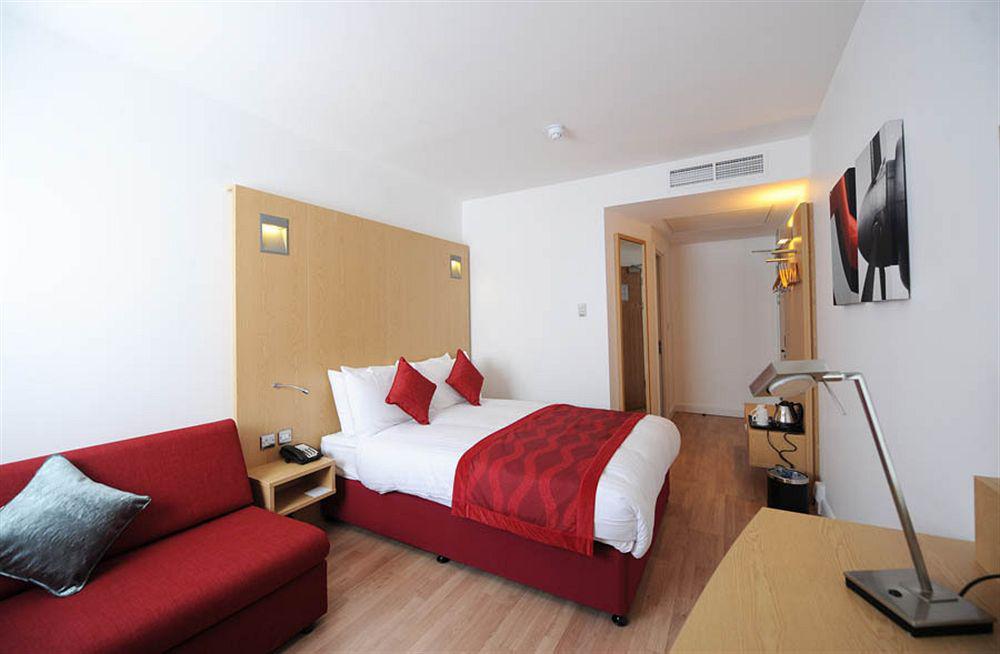 Holiday Inn London Luton Airport By Ihg Esterno foto