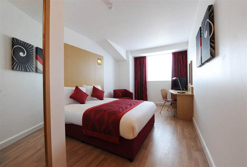Holiday Inn London Luton Airport By Ihg Esterno foto