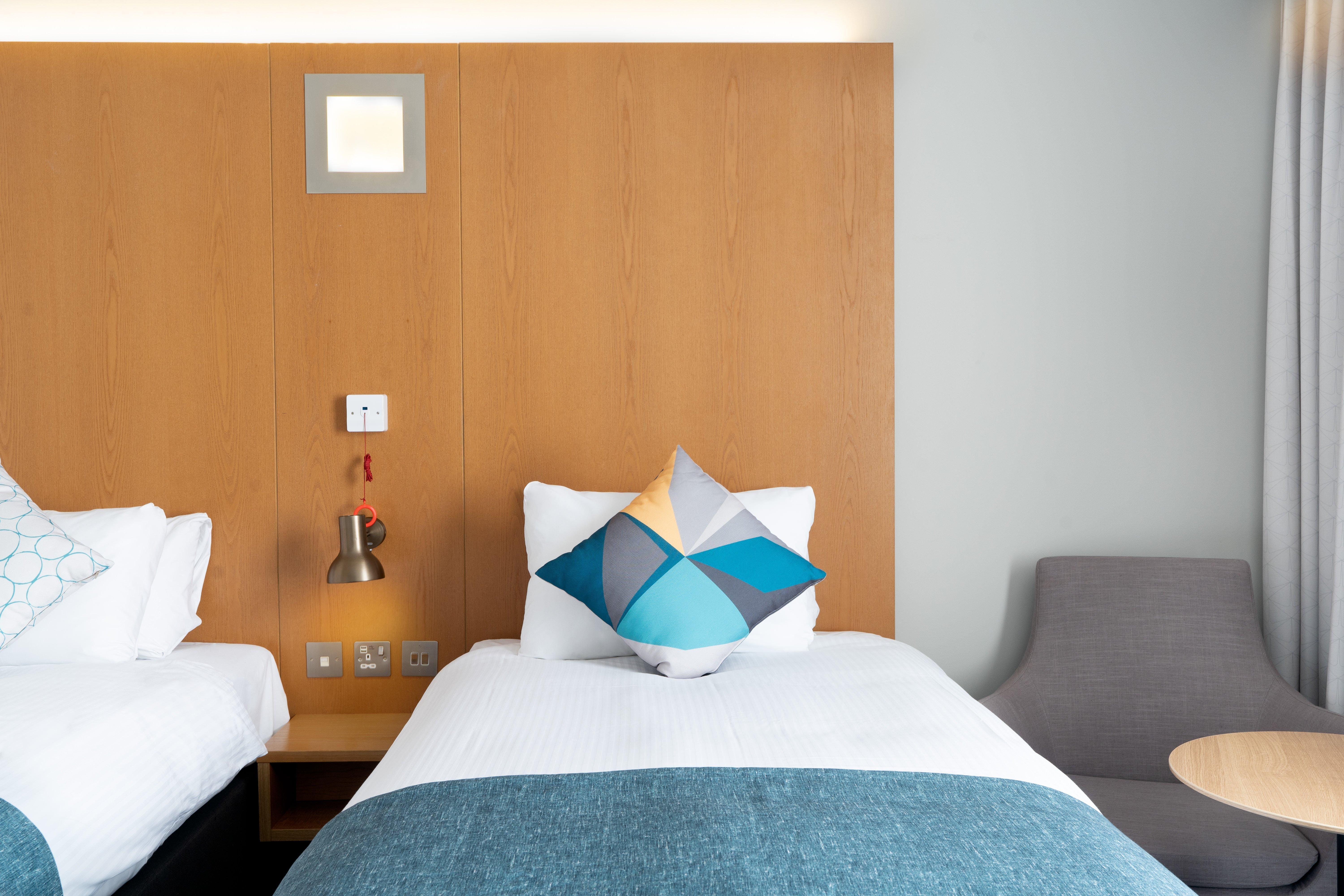 Holiday Inn London Luton Airport By Ihg Esterno foto