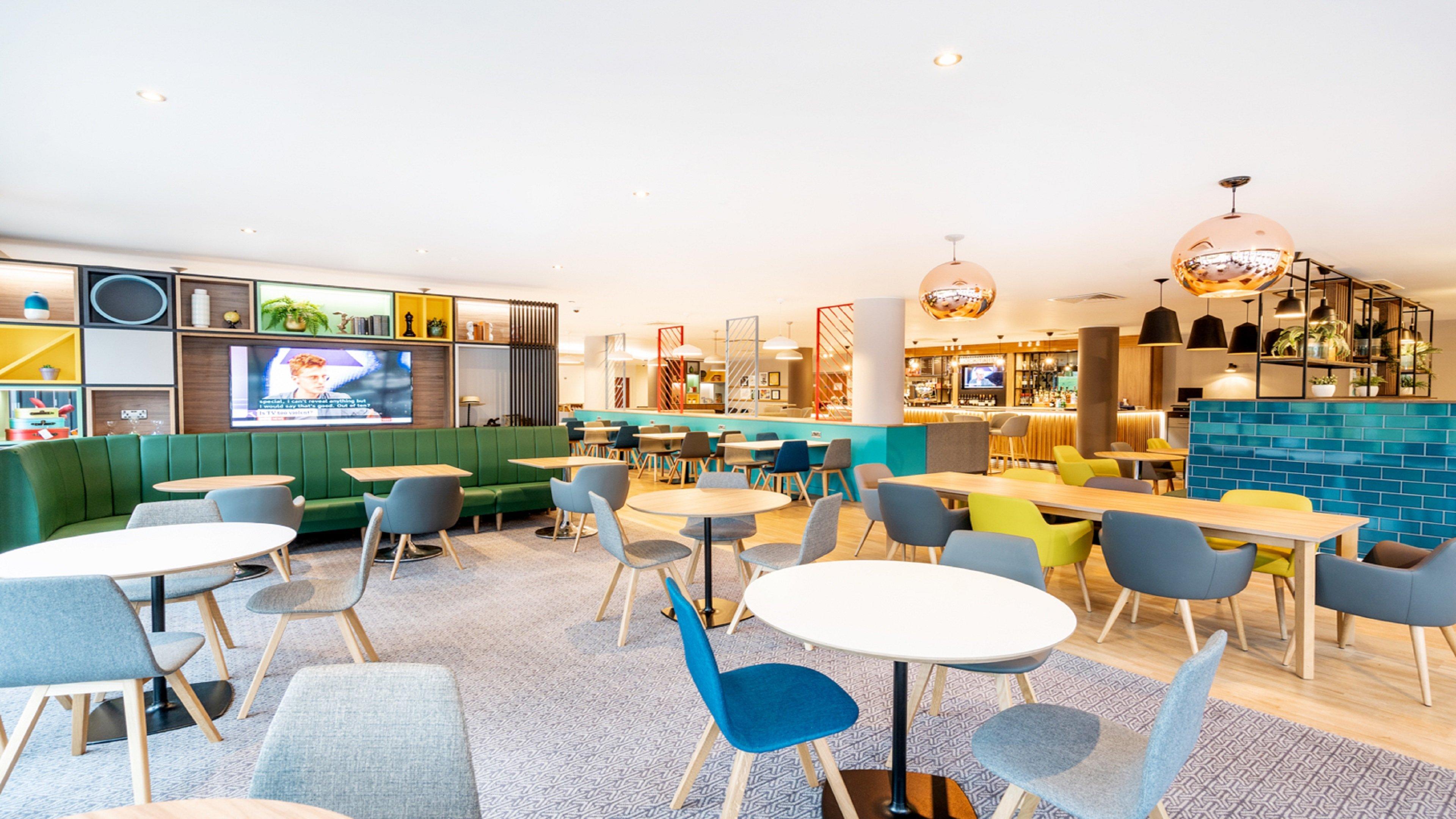Holiday Inn London Luton Airport By Ihg Esterno foto