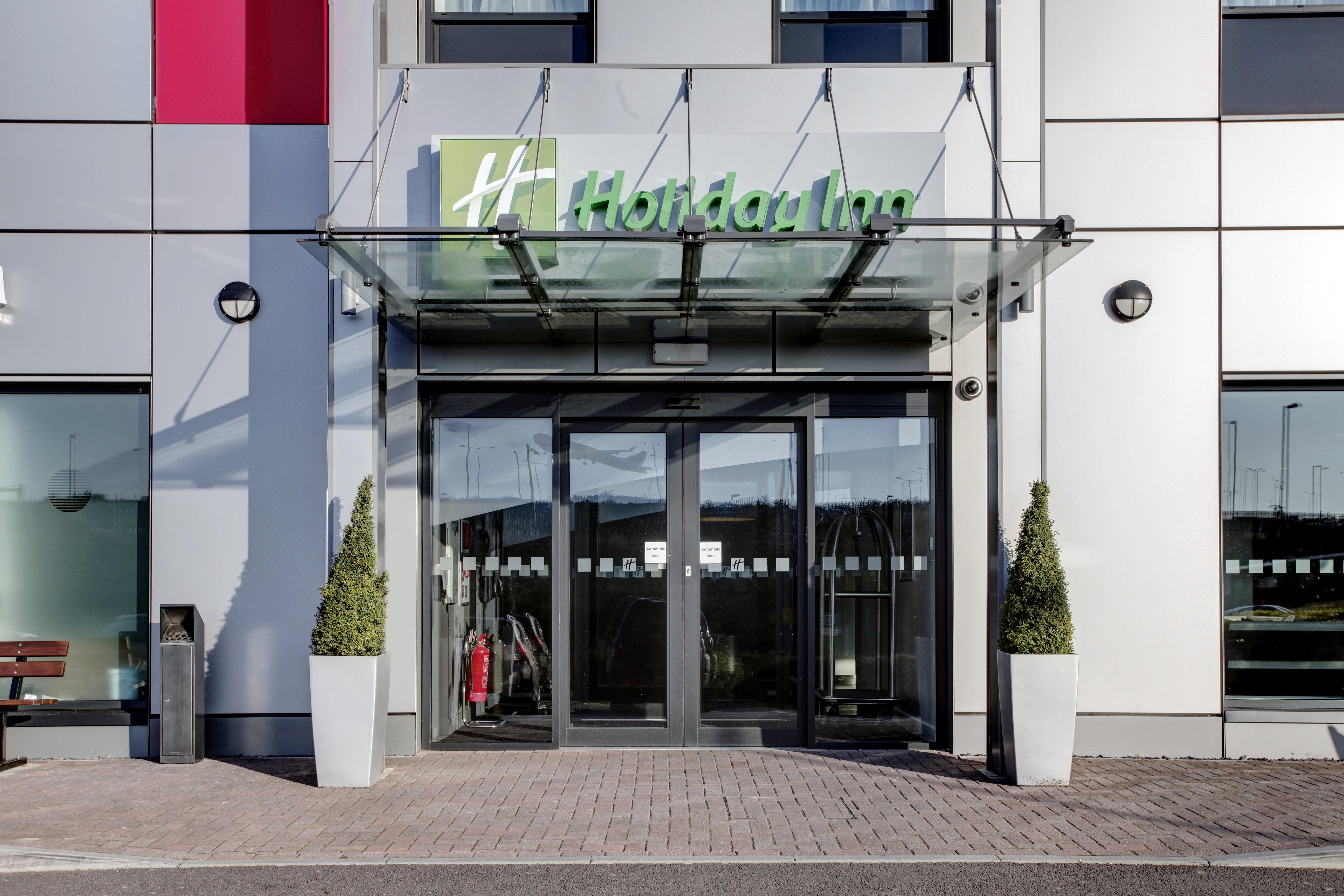 Holiday Inn London Luton Airport By Ihg Esterno foto