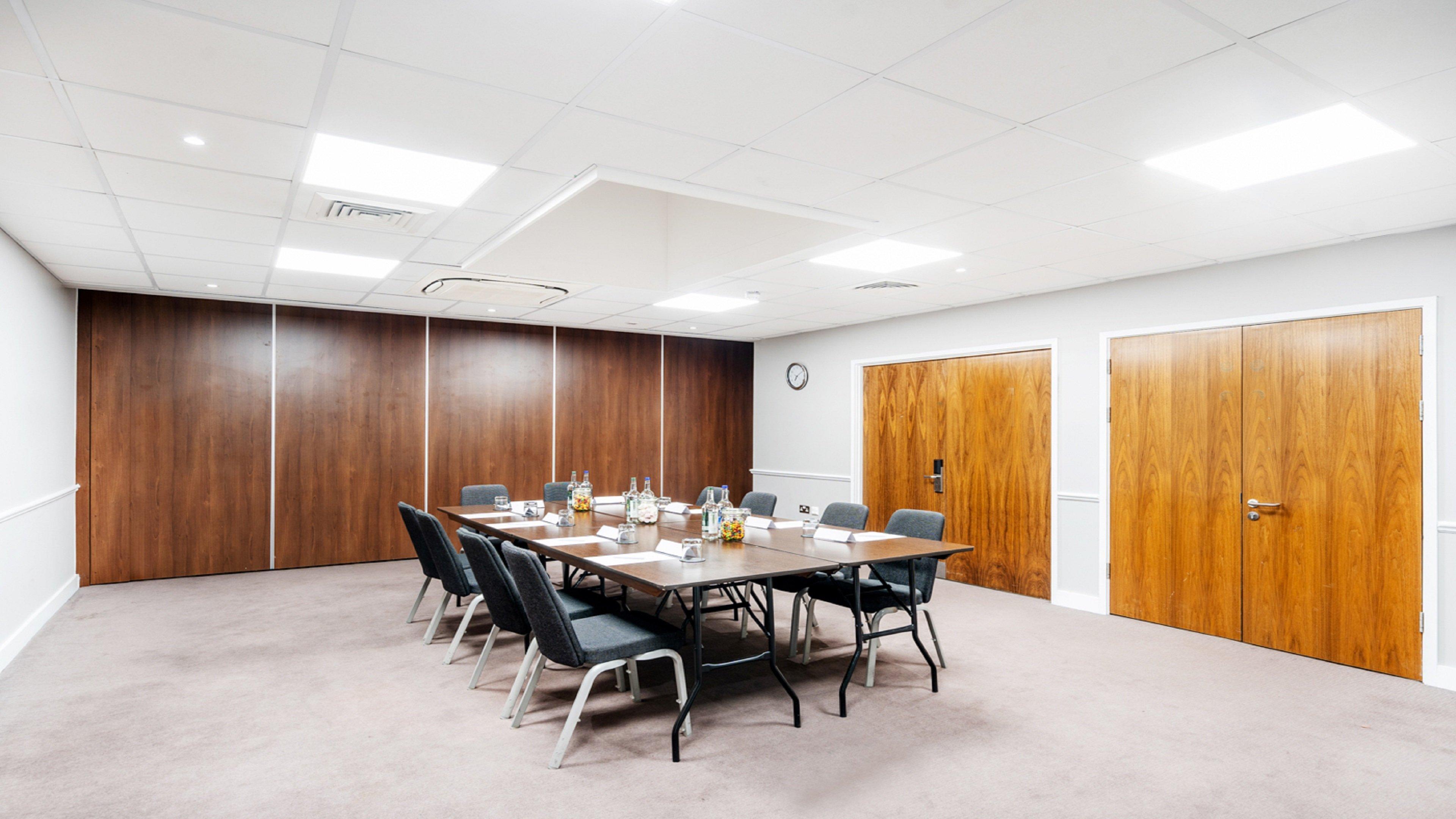 Holiday Inn London Luton Airport By Ihg Esterno foto