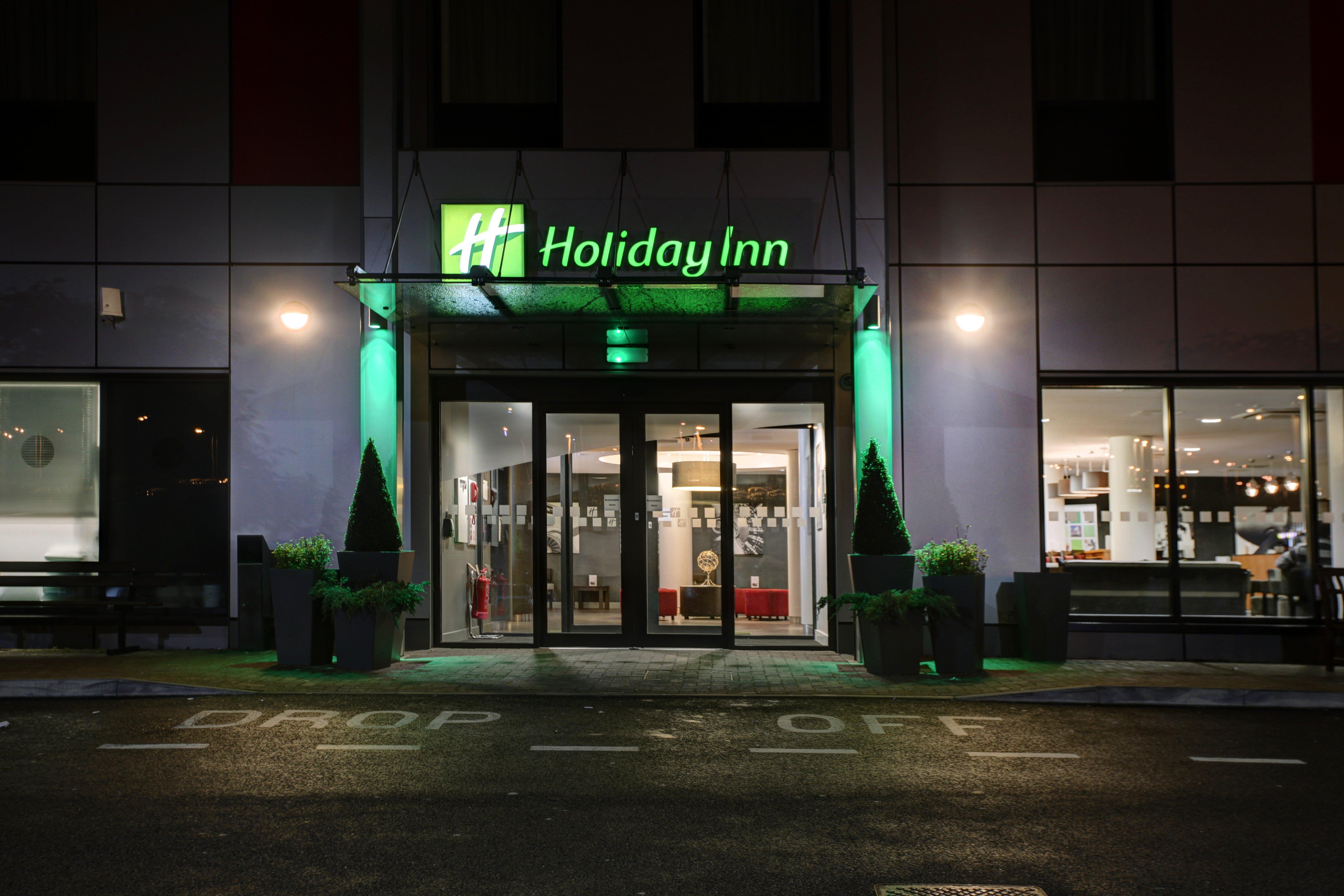 Holiday Inn London Luton Airport By Ihg Esterno foto