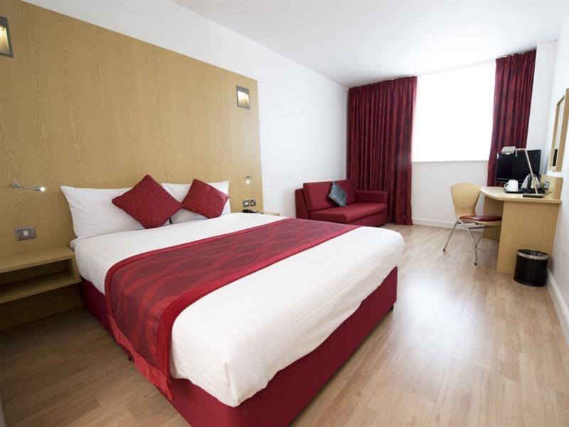 Holiday Inn London Luton Airport By Ihg Esterno foto