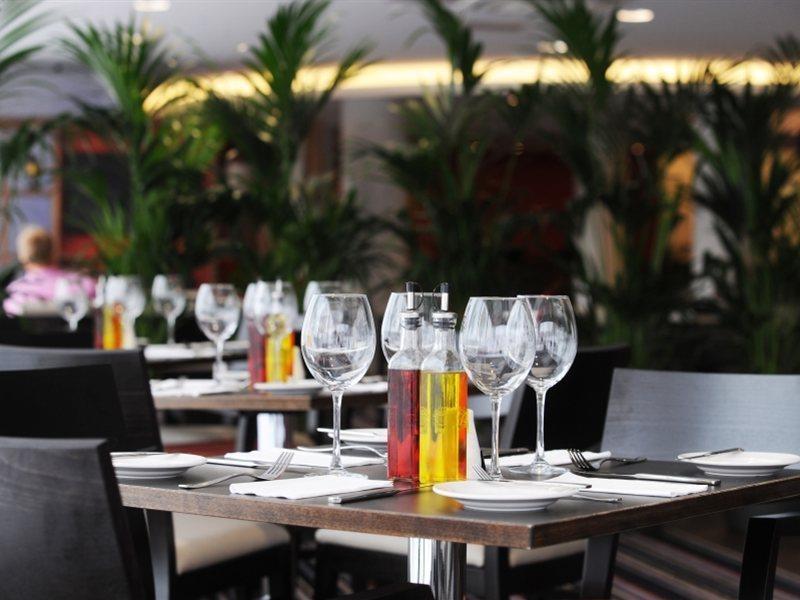 Holiday Inn London Luton Airport By Ihg Esterno foto