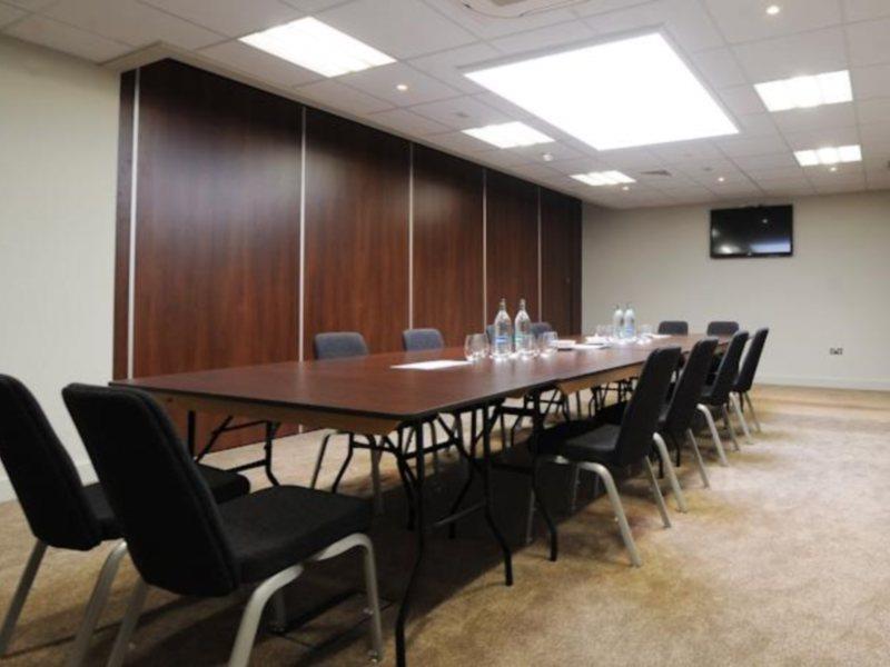 Holiday Inn London Luton Airport By Ihg Esterno foto