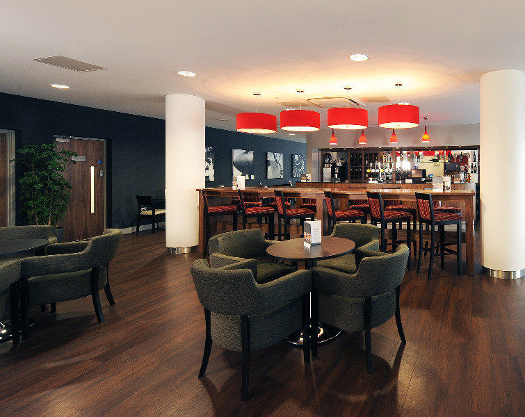 Holiday Inn London Luton Airport By Ihg Esterno foto