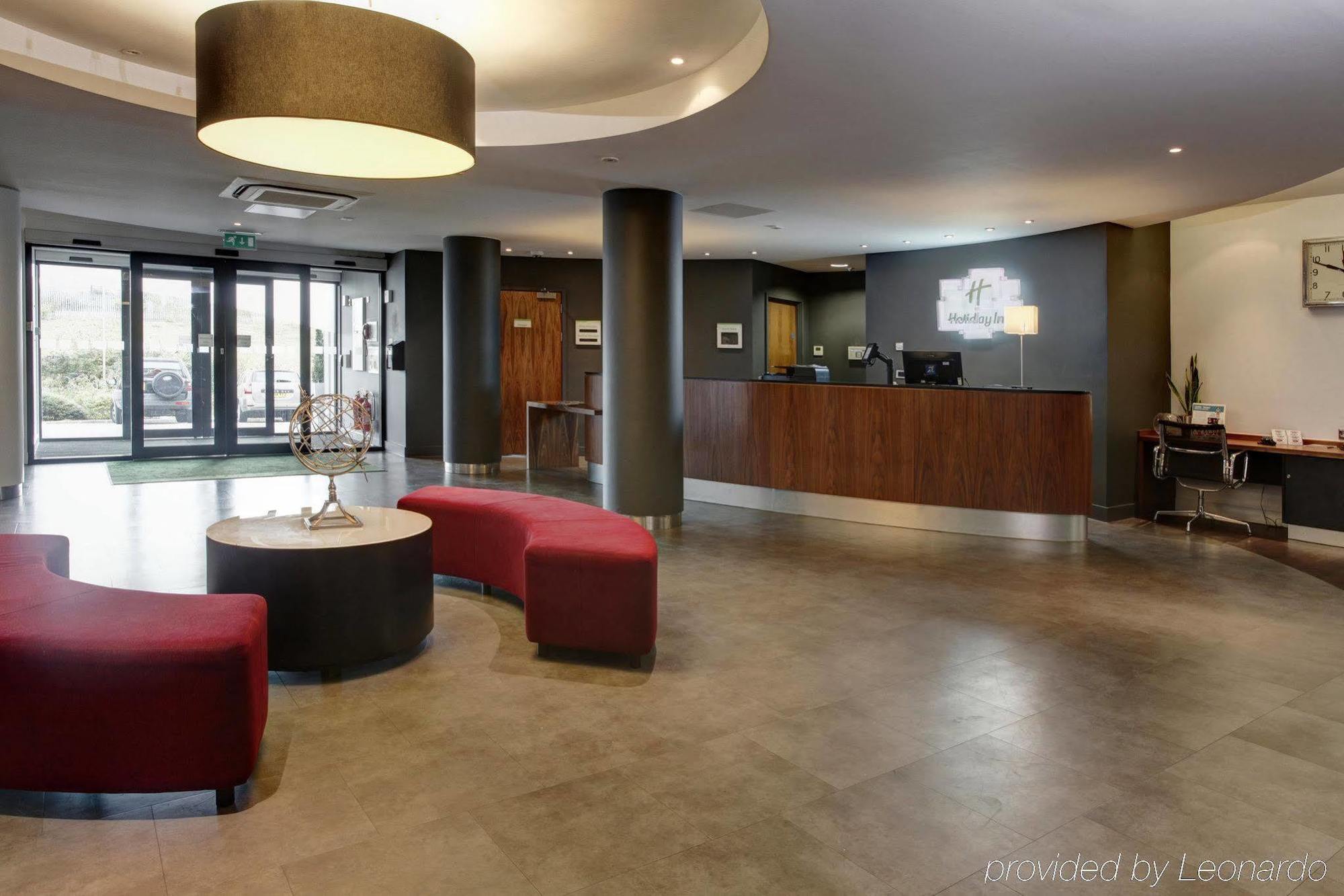 Holiday Inn London Luton Airport By Ihg Esterno foto