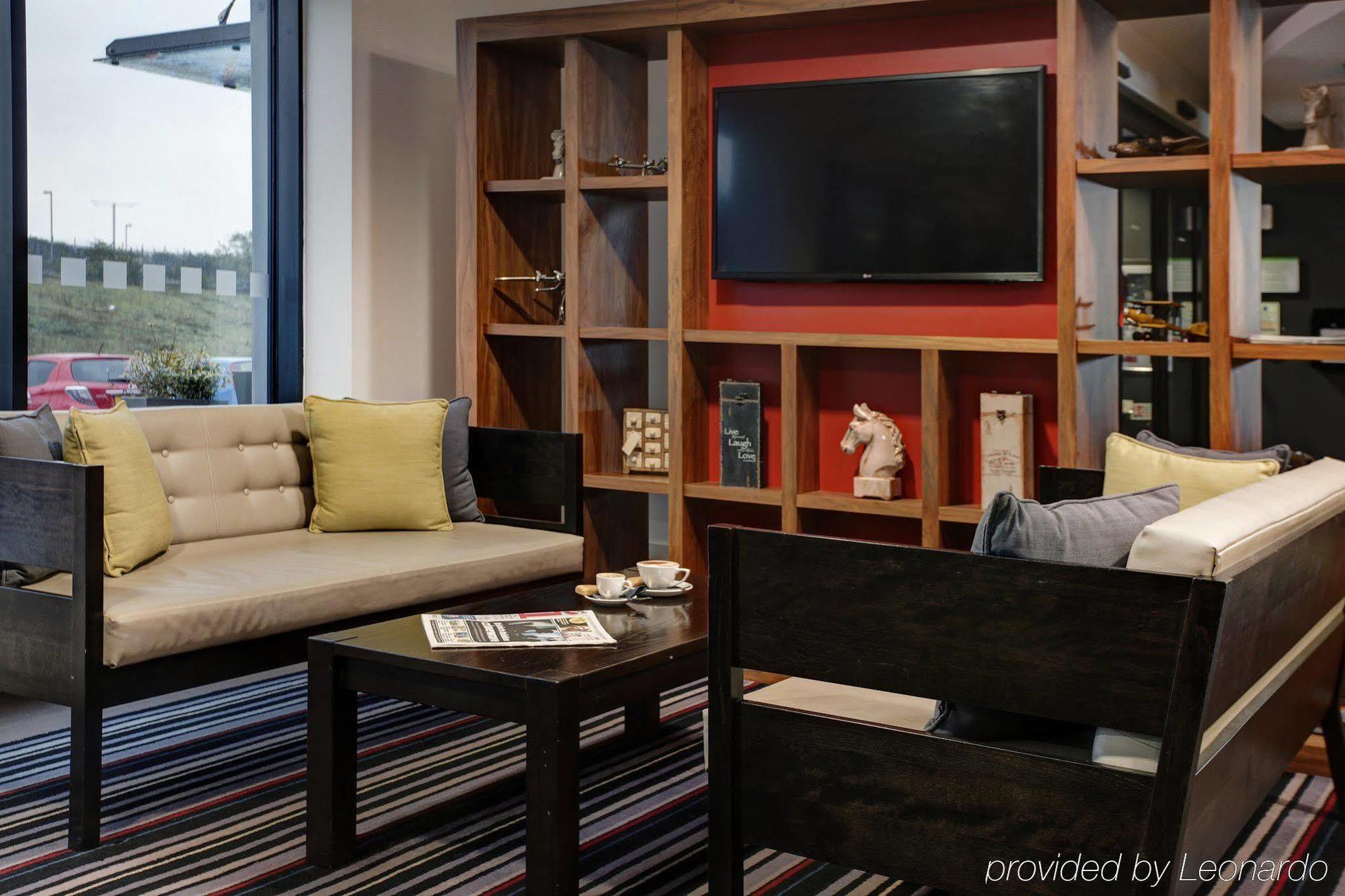 Holiday Inn London Luton Airport By Ihg Esterno foto