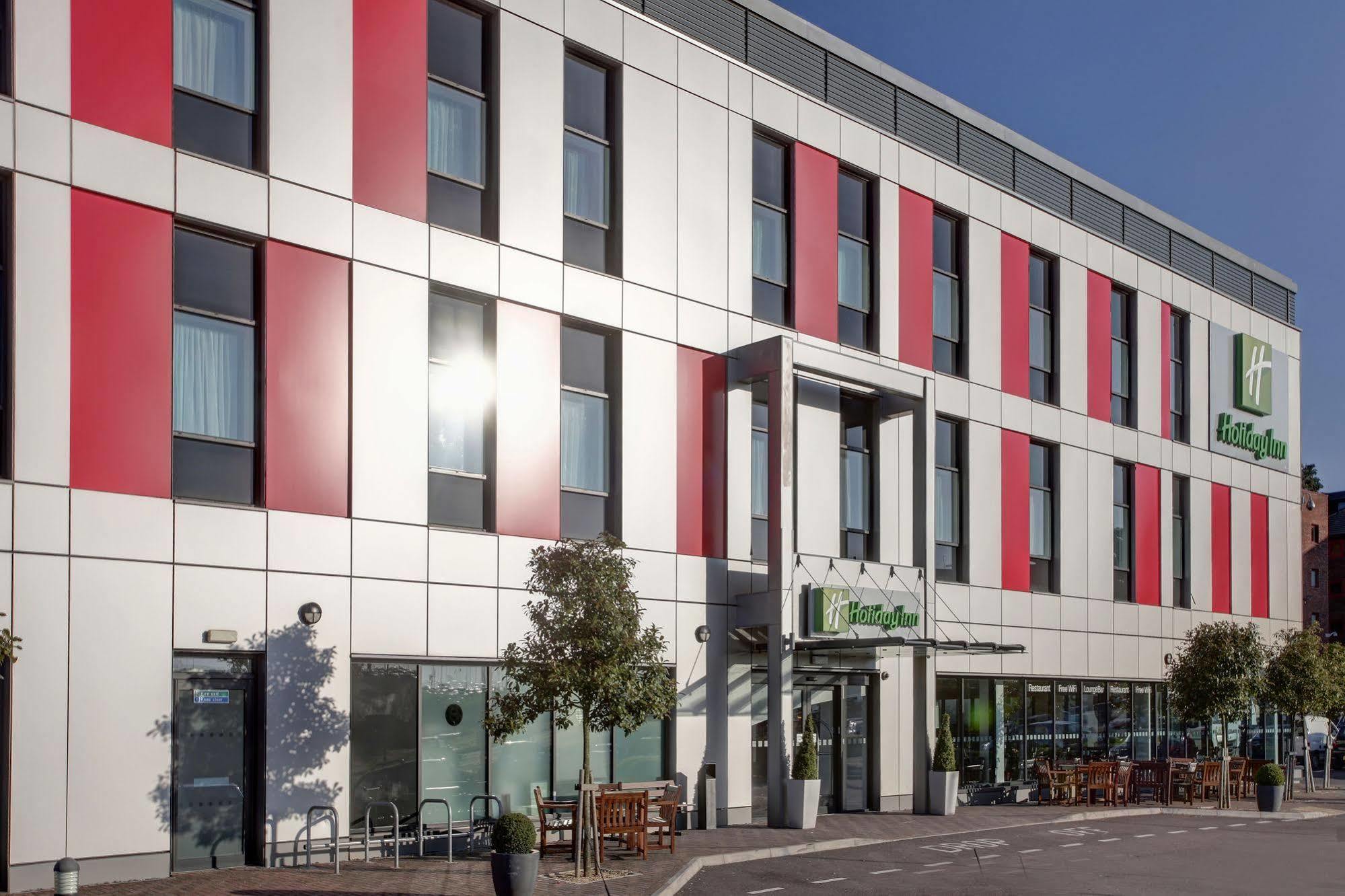 Holiday Inn London Luton Airport By Ihg Esterno foto