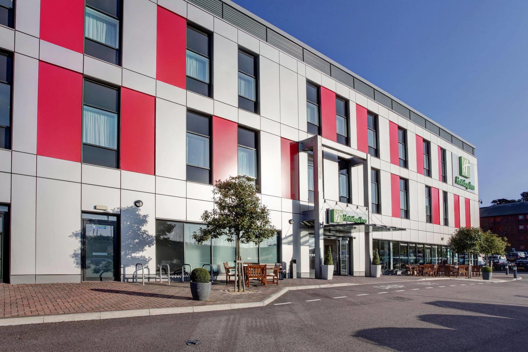Holiday Inn London Luton Airport By Ihg Esterno foto