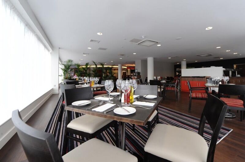 Holiday Inn London Luton Airport By Ihg Esterno foto